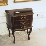 157 1047 CHEST OF DRAWERS